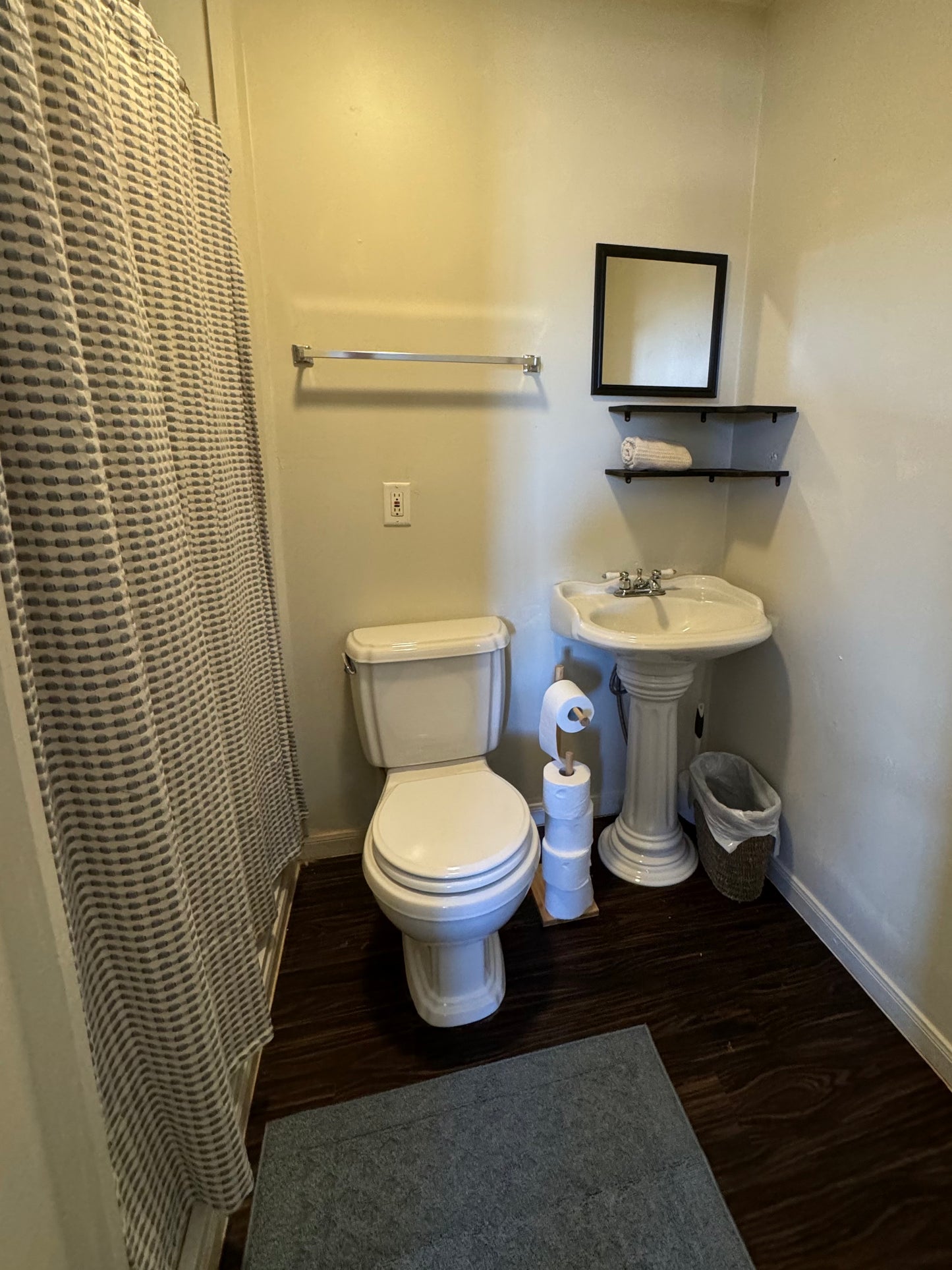 CAFE VIEW CABIN RENTAL 1 BATHROOM W/ SHOWER AT MOTOCROSS TRACK