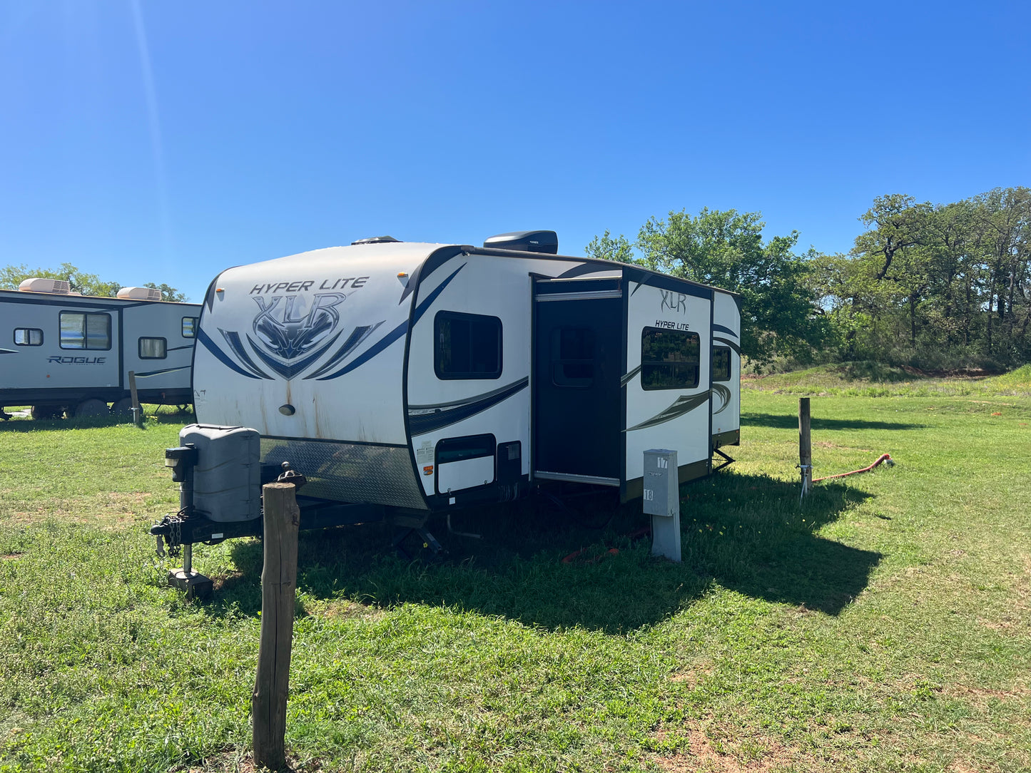 RV RENTAL - HYPER LITE CAMPER