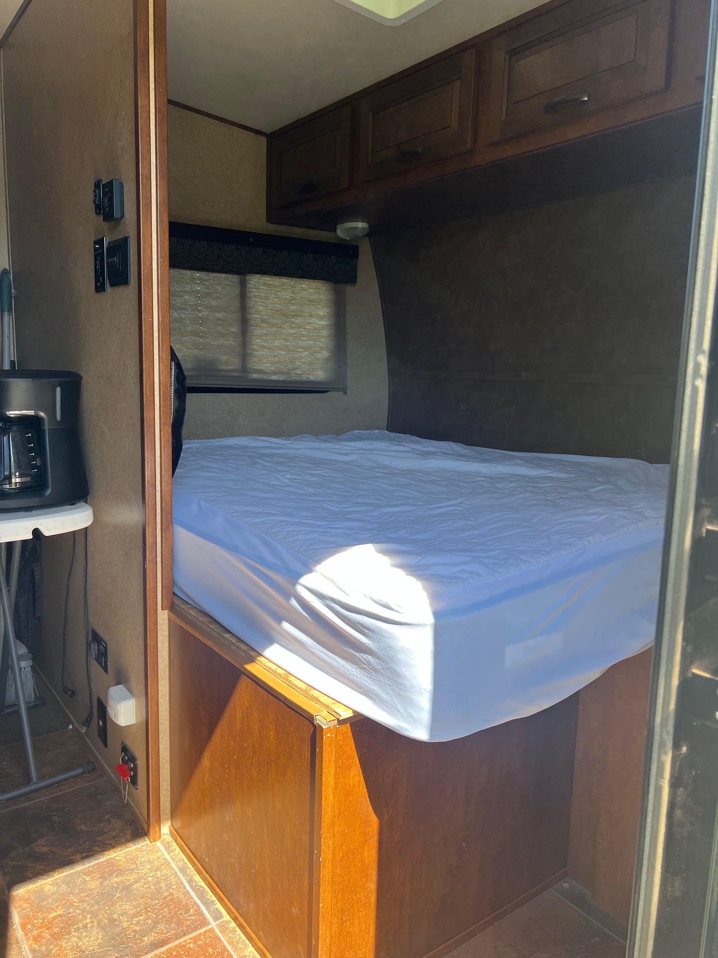 RV RENTAL - HYPER LITE CAMPER