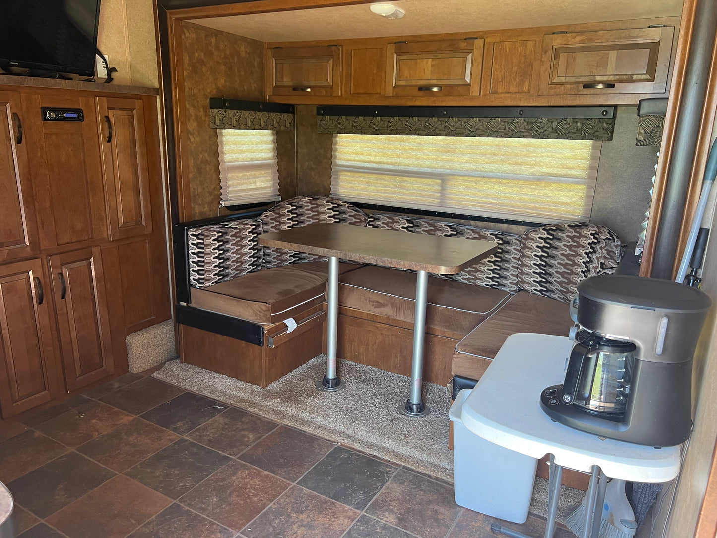 RV RENTAL - HYPER LITE CAMPER