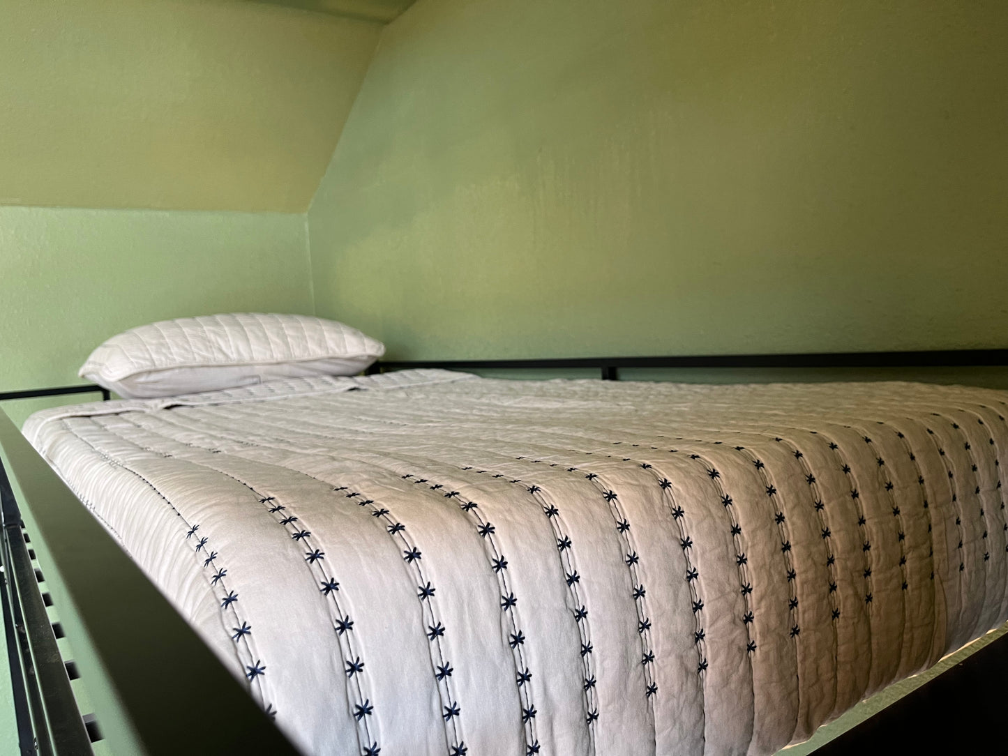 CABIN RENTAL - BUNK ROOM