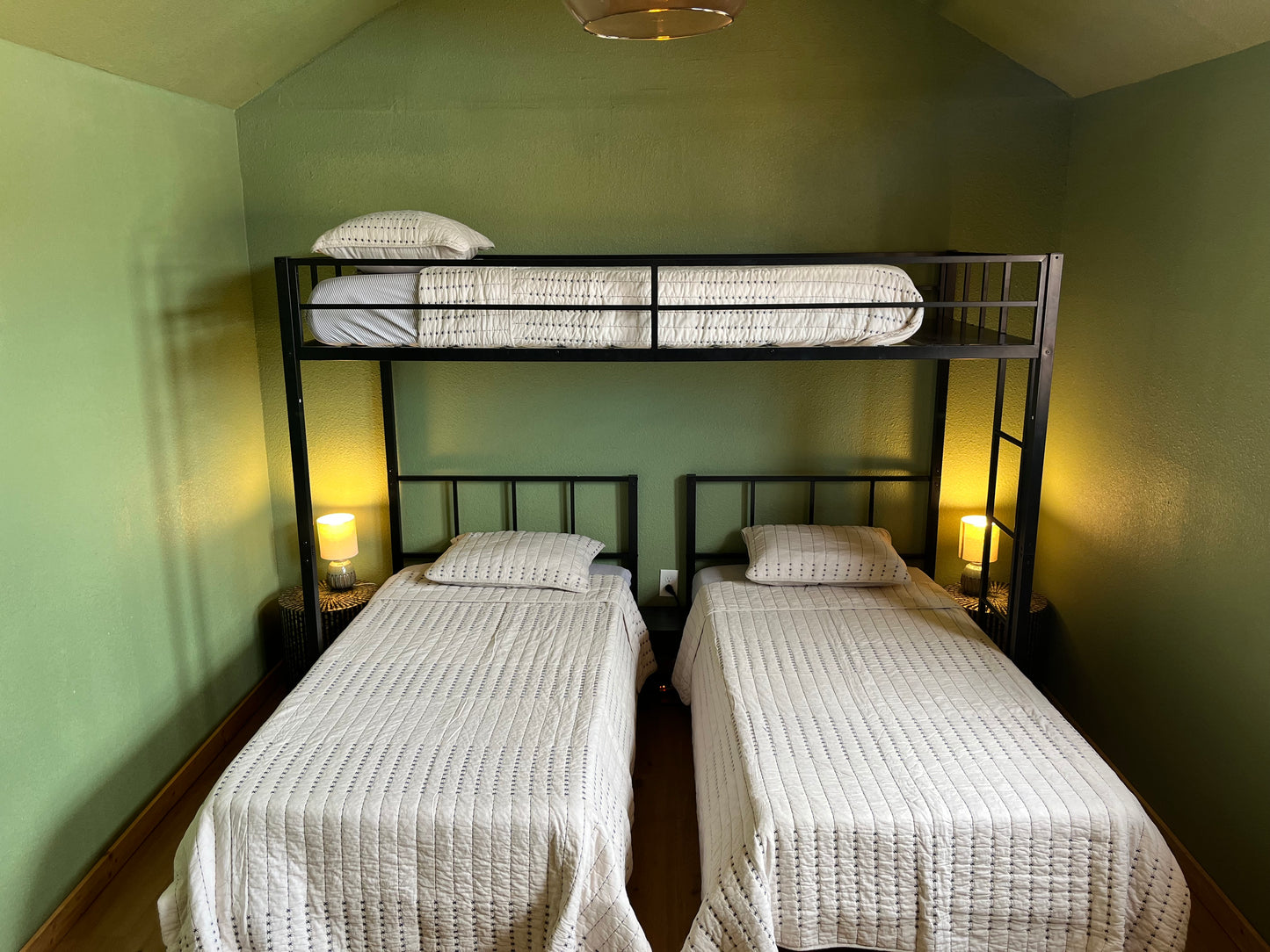 CABIN RENTAL - BUNK ROOM