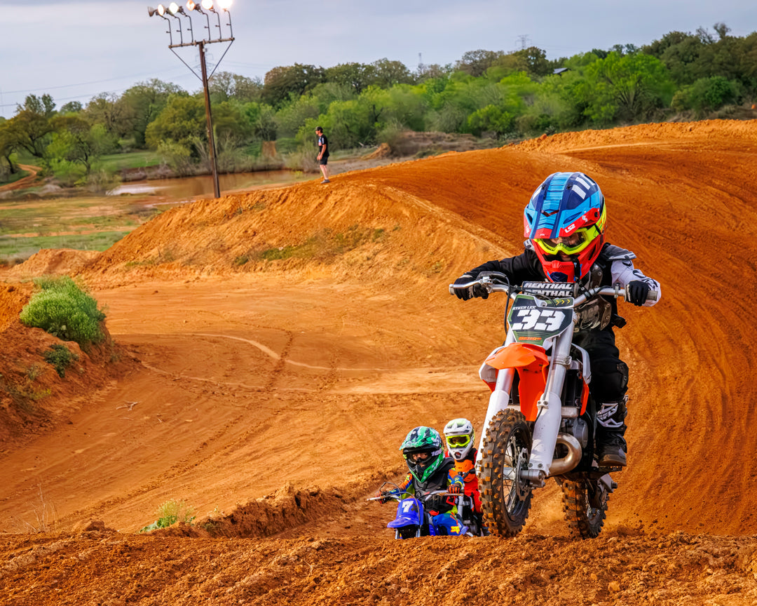 KIDS RIDE DIRT BIKES