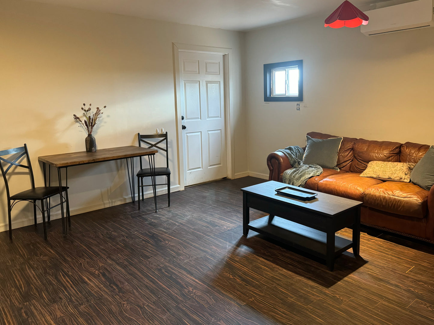 CAFE VIEW CABIN RENTAL LIVING ROOM AREA AT MOTOCROSS TRACK